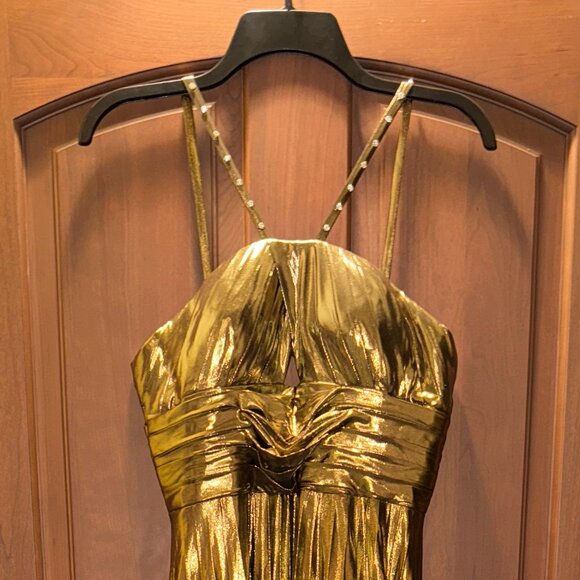 Metallic gold gown - Picture 1 of 2